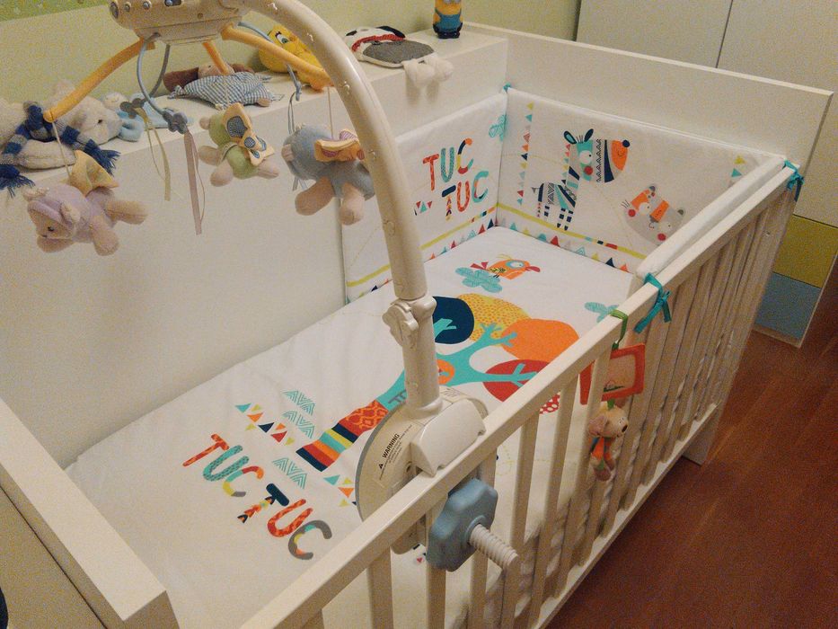 Edredão e protetor de cama criança