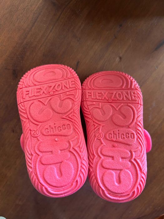 Botas cor de rosa chicco bebé