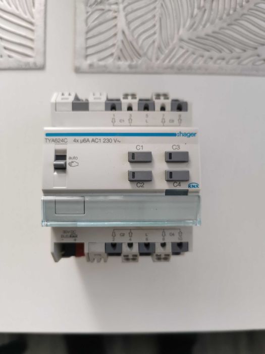 Sterownik żaluzji 4-krotny, 230V AC, 4M Hager TYA624C