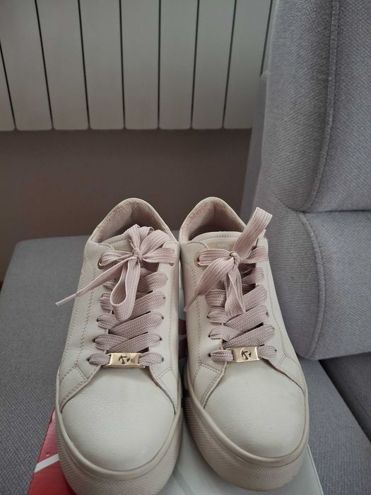 Nowe skórzane snakersy Rieker rozm. 38.