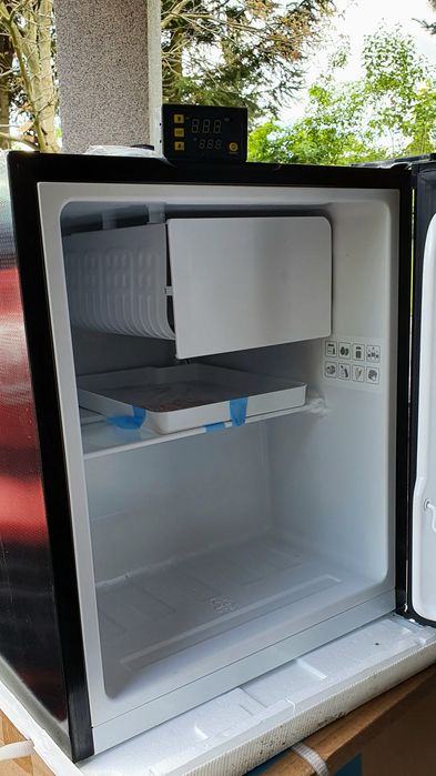 Kamper lub przyczepa Lodówka kompresorowa 12V lub 12/230V