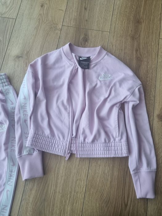 Dres dziewczęcy Nike różowy 122 - 128