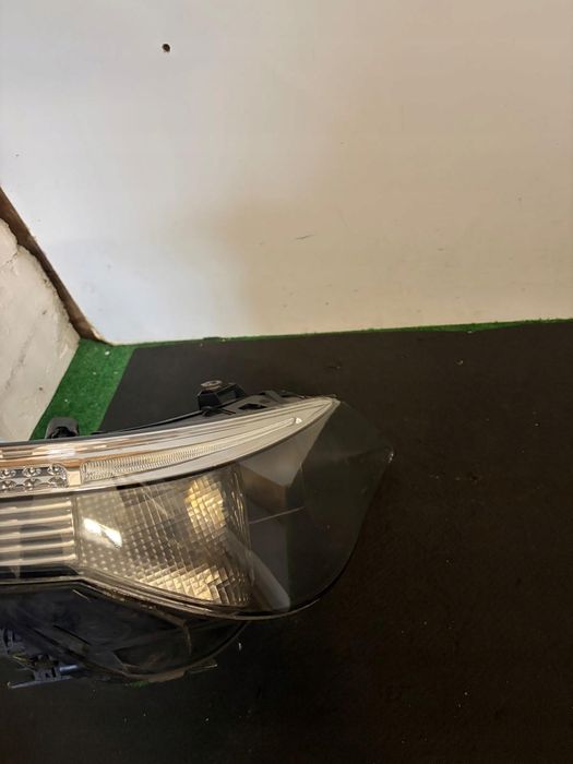 lampa prawa reflertor prawy bmw e60 e61 bi xenon nie skrętny demonta