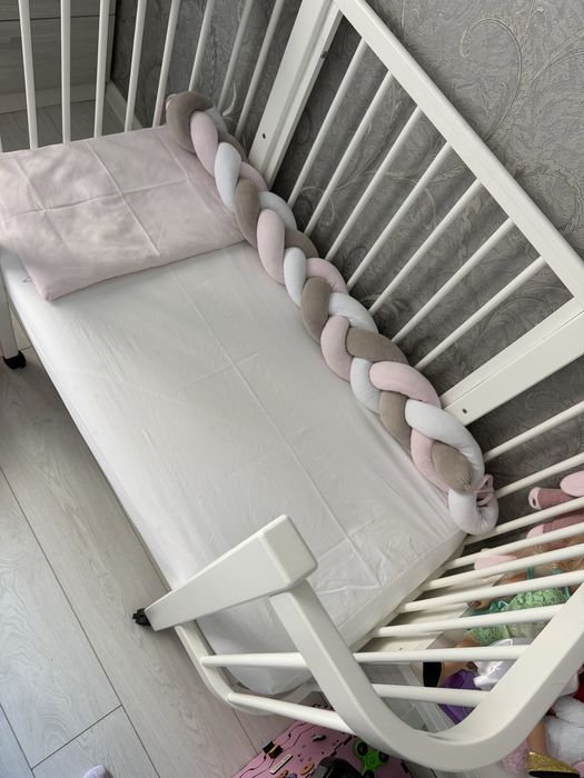 Дитяче ліжечко з маятником