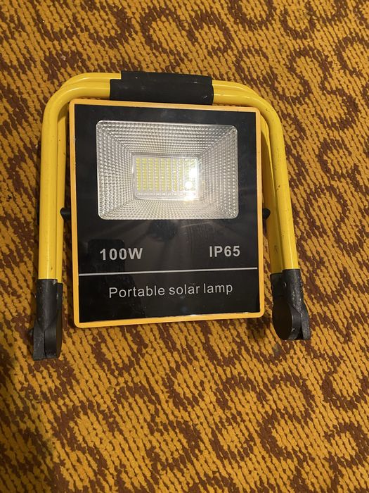 Ліхтар Прожектор LED solar 4 години світить /30 хв зарядка