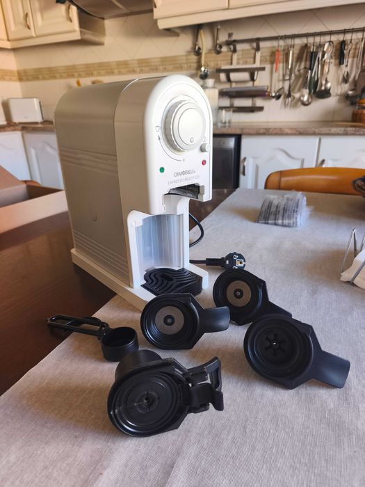 Máquina de café expresso Dimobilli modelo D5.