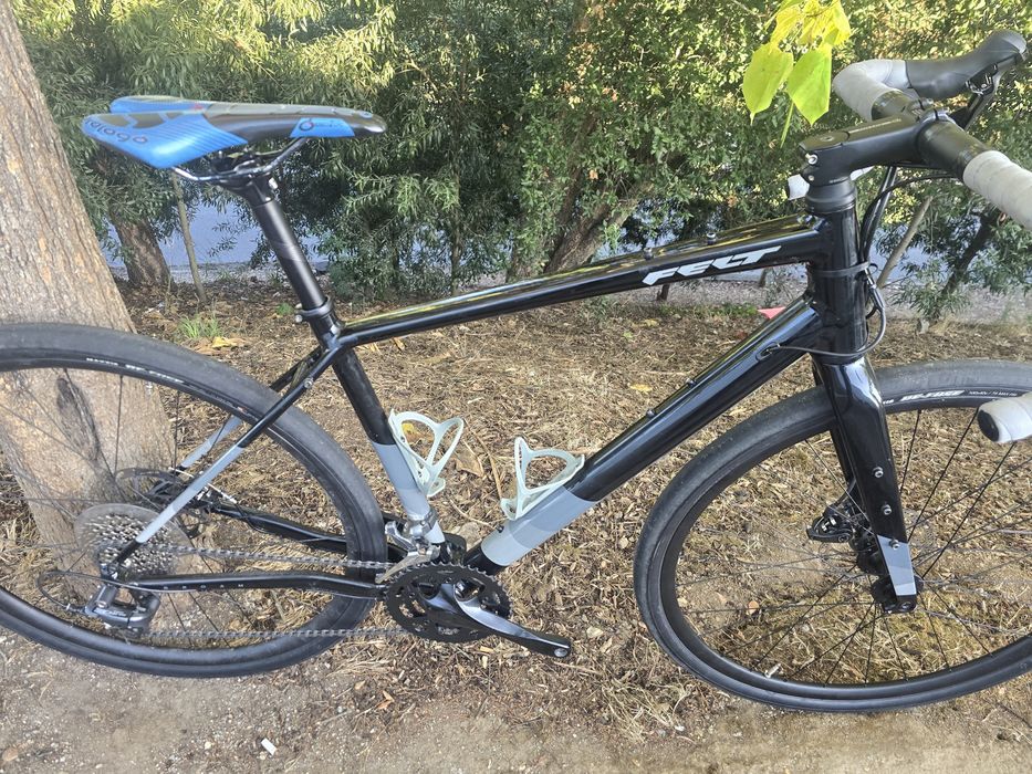 Felt de gravel  M 8x2v em bom estado