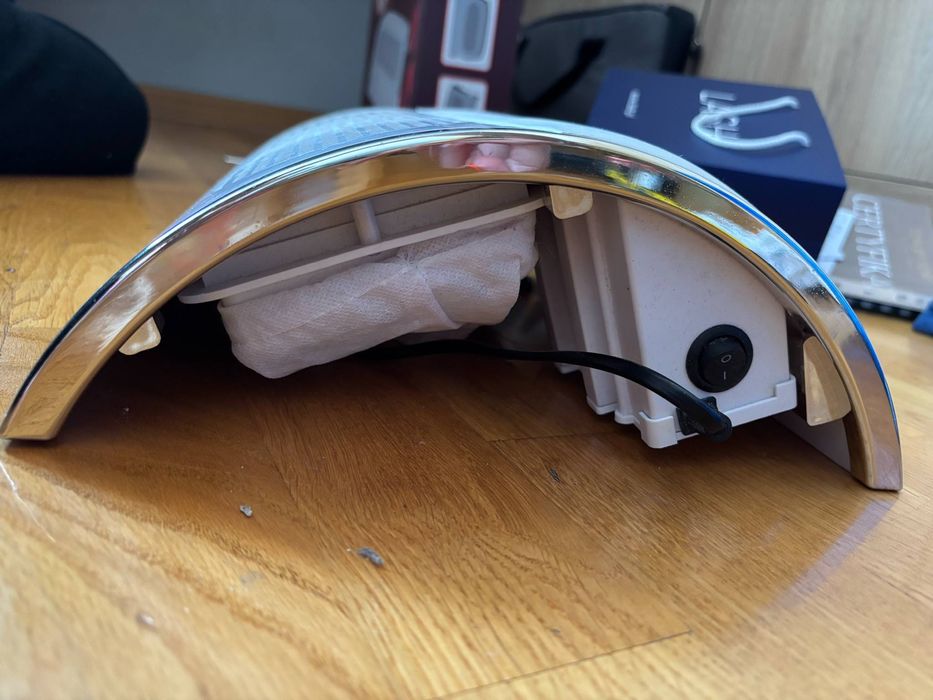 Pochłaniacz pyłu do paznokci