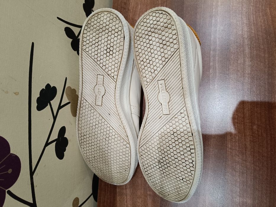 Продам кроссовки фирмы pull & bear p.39.