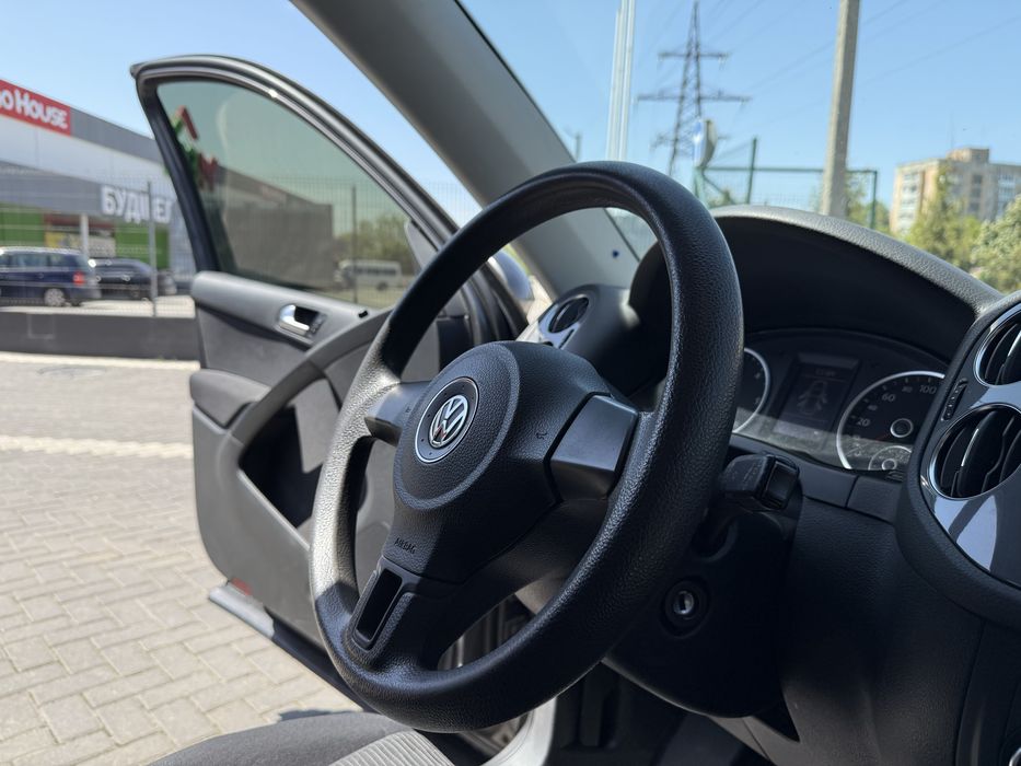 VW Tiguan рестовий (не фарбований)