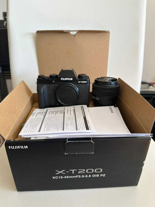Fujifilm X-T200 + Fujinon XC 15-45mm