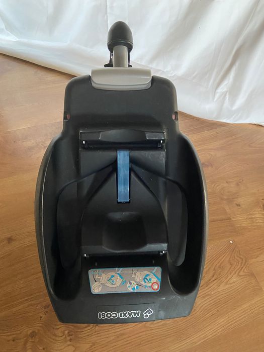 Fotelik samochodowy MAXI COSI z bazą Easy na klik