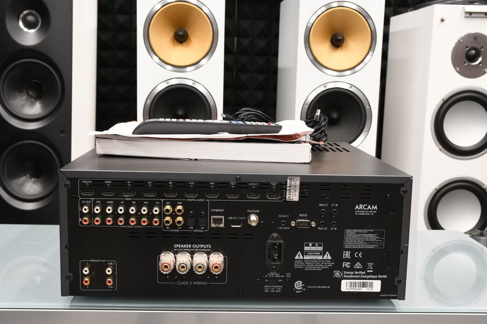 Zadbany wzmacniacz Amplituner stereo Arcam SR250 z DAC zestaw