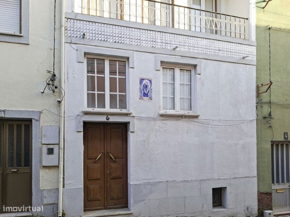 Moradia com Garagem | Centro do Fundão