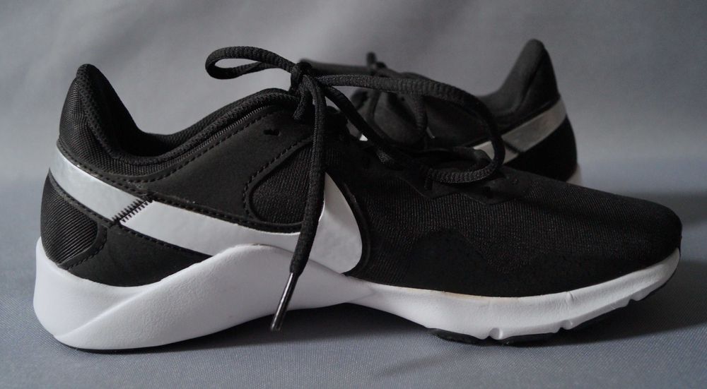 Damskie buty sportowe Nike r.40.5