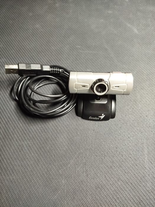 Продам веб-камеру Logitech