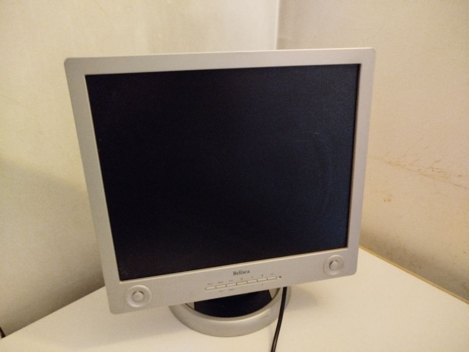 Monitor de computador com colunas de som incorporadas