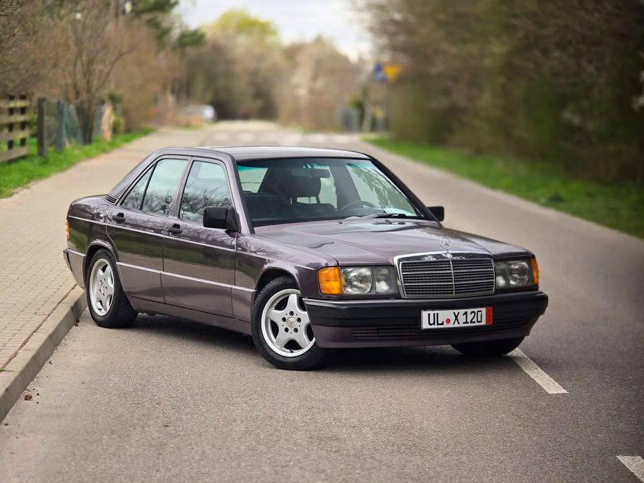 Mercedes-Benz W201 (190) Całe_Auto_w_ORYGINALNYM_LAKIERZE_Wzór_Zero_Korozji-Perfekt