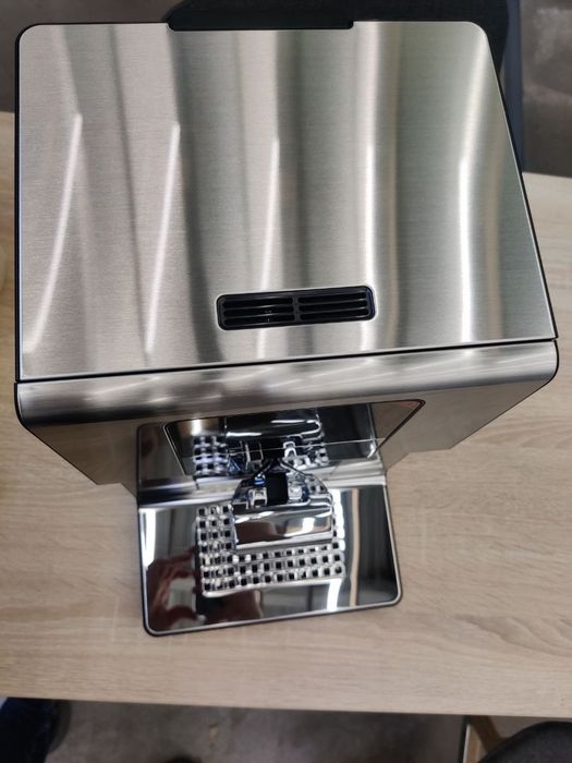 Продам новую кофемашину Krups EA877D10