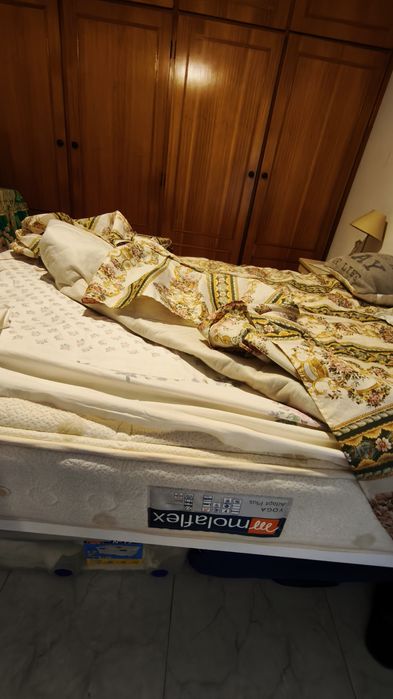 Cama de casal branca