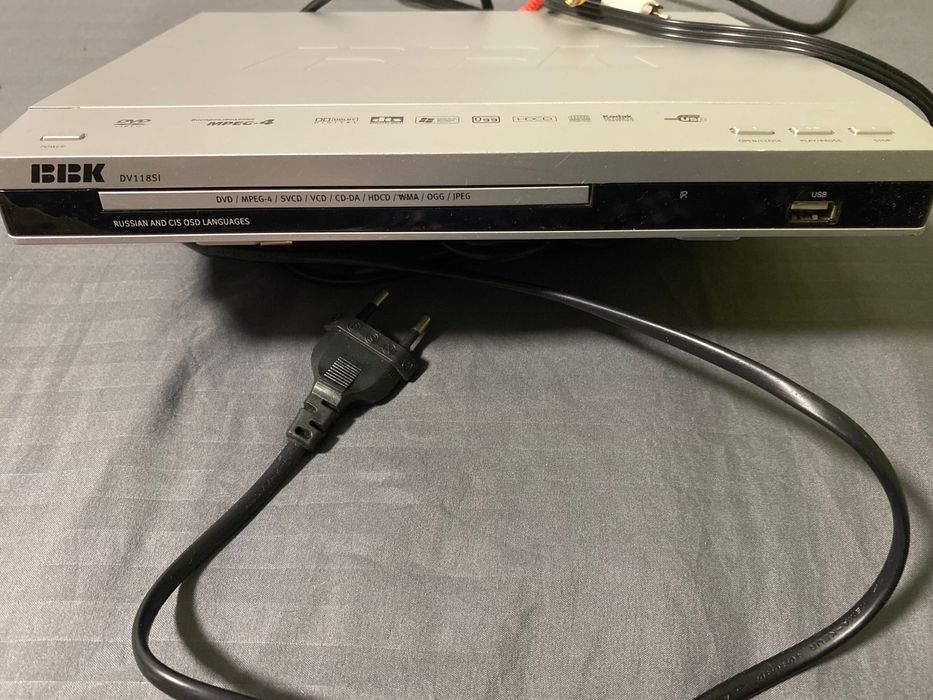 Караоке DVD-плейер BBK DV118SI + микрофон