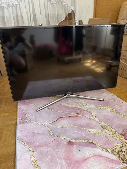 Telewizor samsung 48 cali na nodze