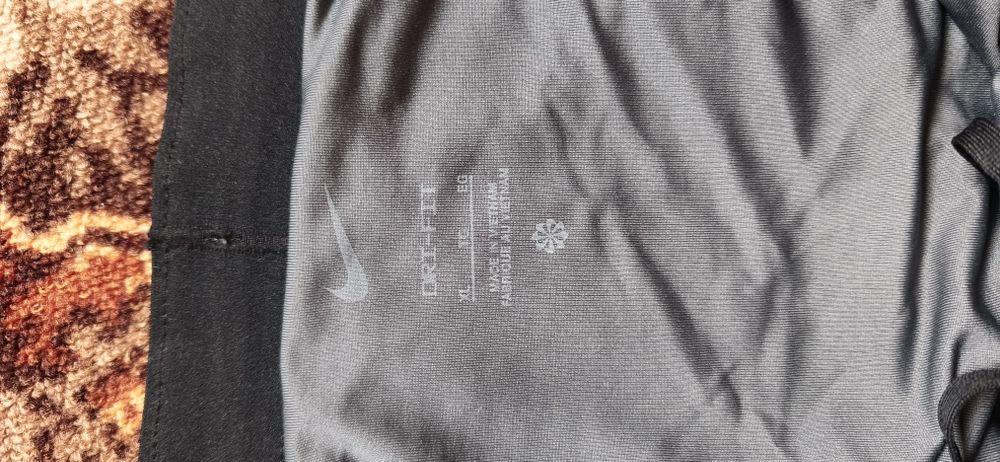 Нові,оригінальні шорти Nike