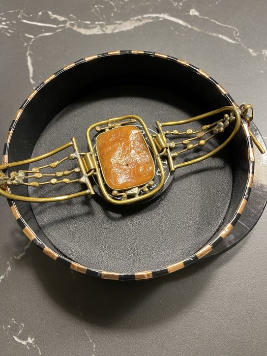 Zjawiskowa mosiezna bransoletka z bursztynem