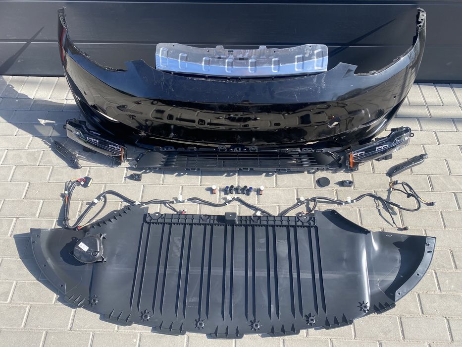 Бампер передний сборе  Tesla Model Y Model 3
