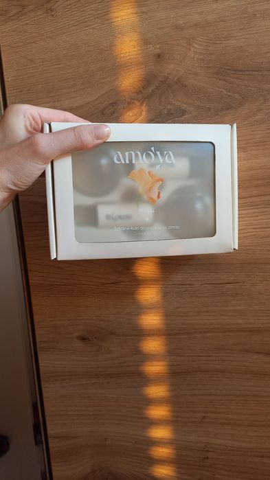 Szczotka i kule Amoya
