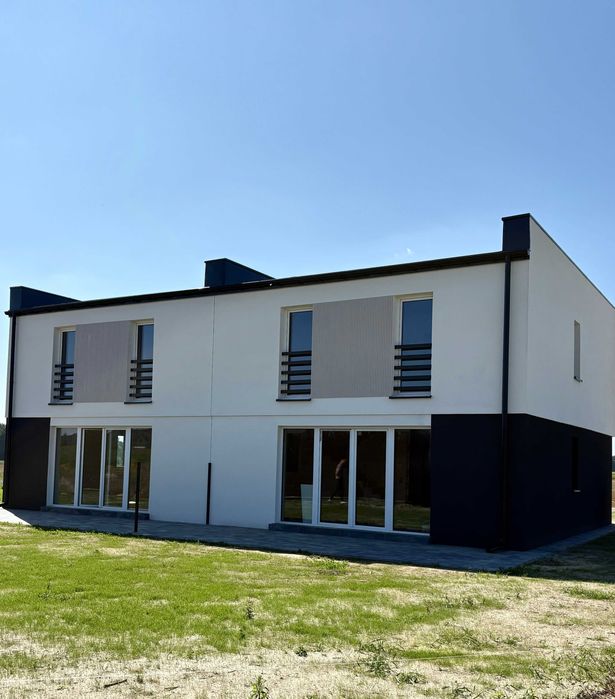 Nowoczesny Dom Bliźniak / Własny Ogród