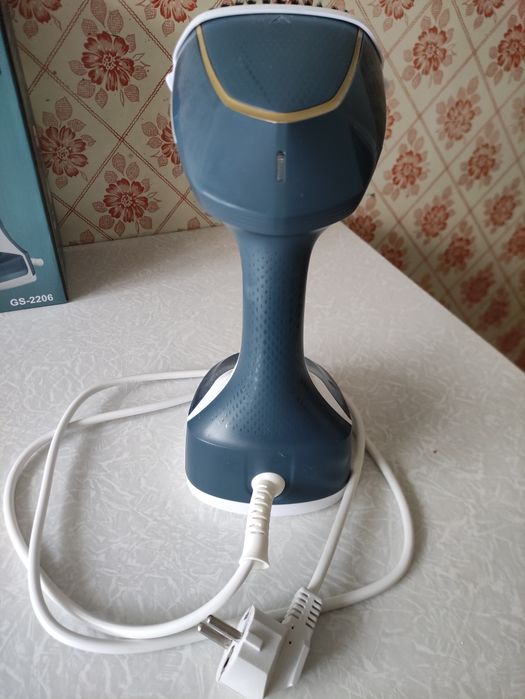 Відпаріватель для одягу