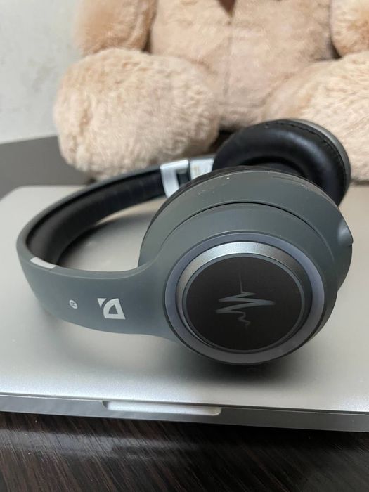 Bluetooth навушники з підсвіткою  Defender FreeMotion