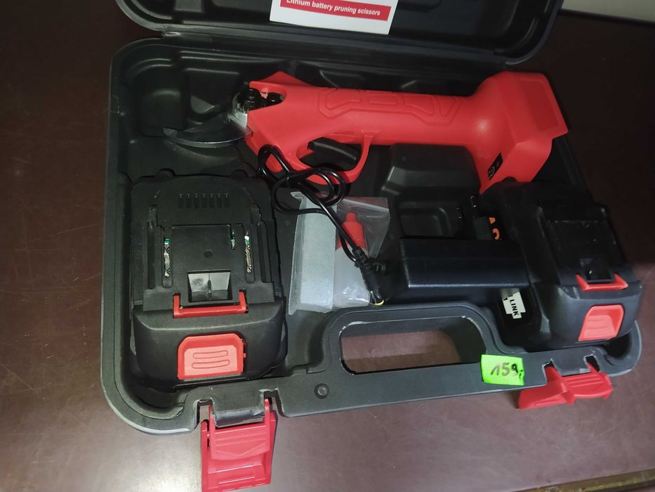 sekator na akumulator 2 akumulatory nowość bardzo mocny utnie nawet pa