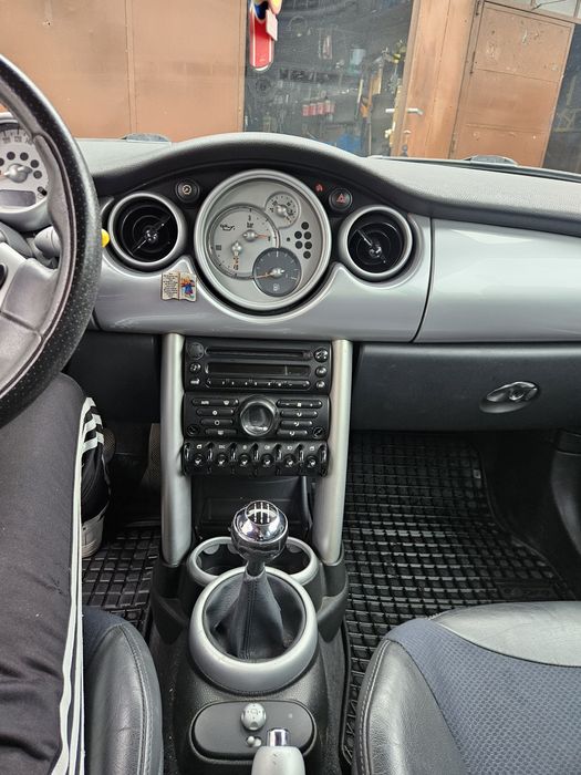 Mini Cooper R50 2005