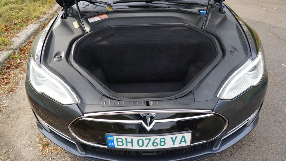 Tesla model S 85D