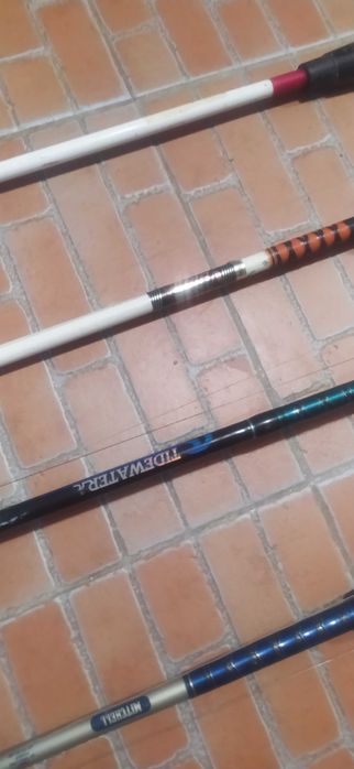 Cañas de pescar,em barco...