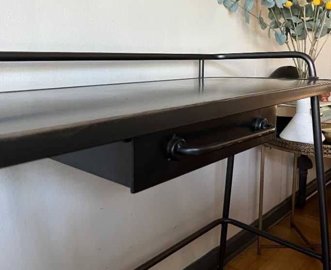 Consola Industrial em Metal com Gaveta – Estilo Moderno e Minimalista