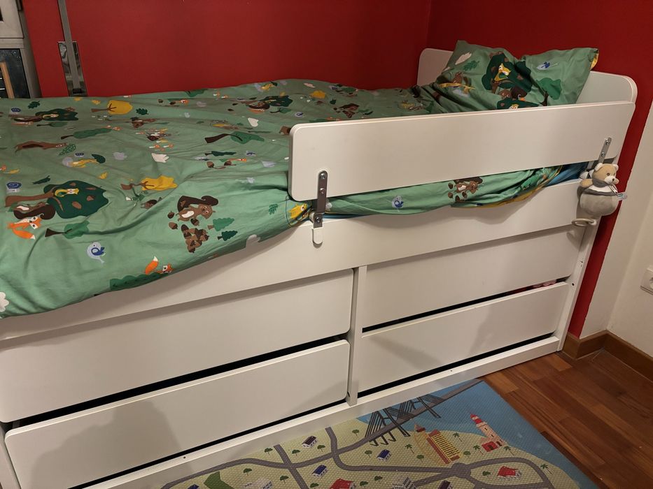 Cama SLAKT com colchao COMO NOVA