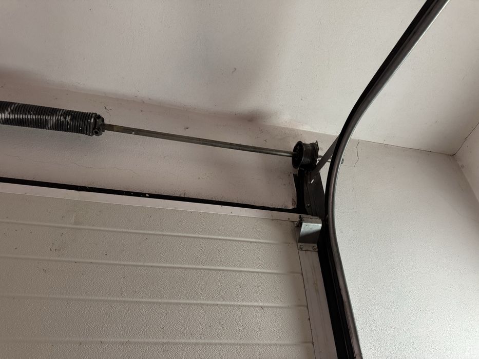 Portão seccionado  de GARAGEM com cerca de 4,50 m x 2,40 m – COMPLETO