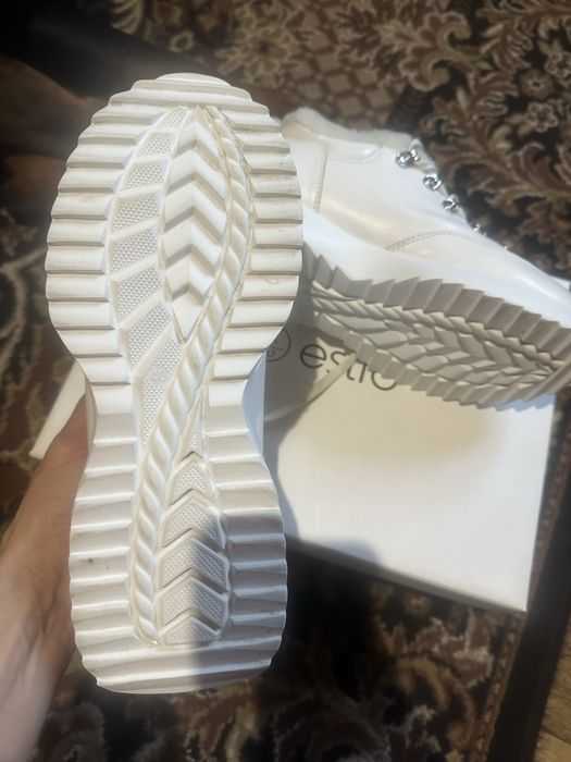 Кроссовки, кеды, ботинки Estro