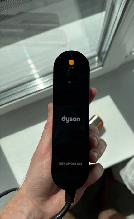 Dyson airstrait