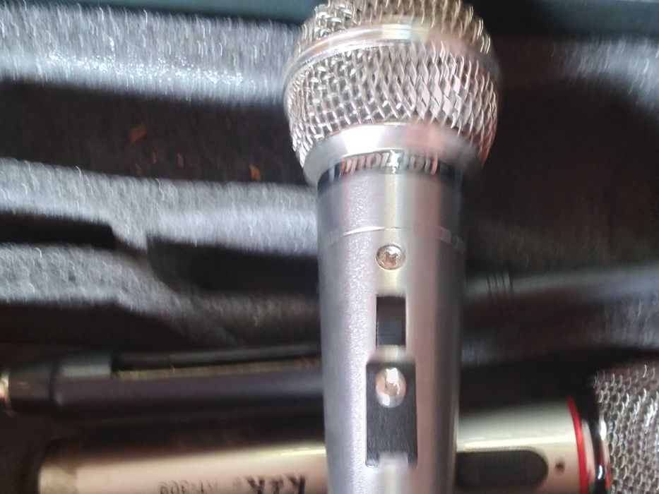 DWA mikrofony - w tym jeden bezprzewodowy/ Polecam - sprawne /