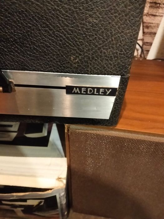Gramofon walizkowy Medley