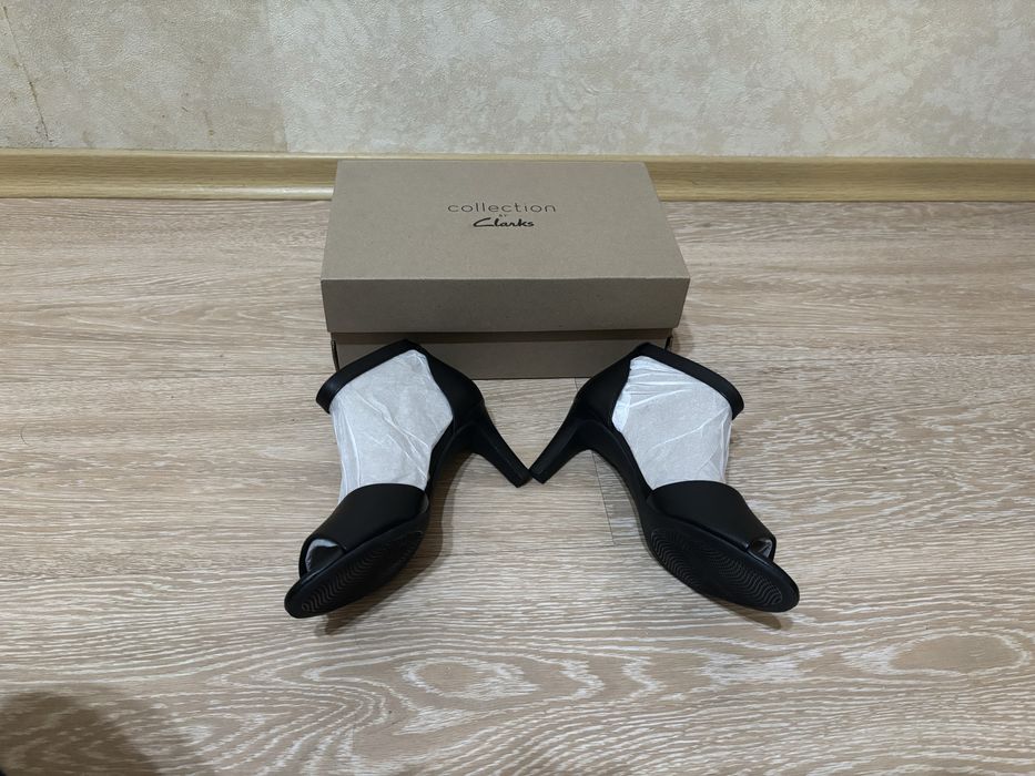 Босоніжки Clarks 37,5р.
