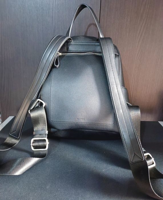 Mochila preta da Parfois