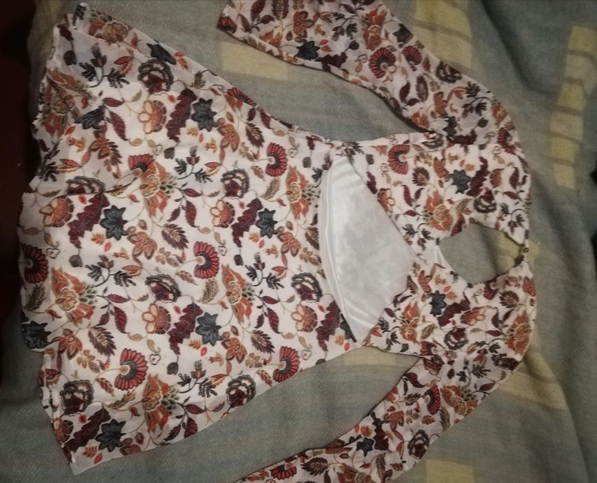 Sale. Сукні нові нарядні. С розмір. Не носи ла взагалі.