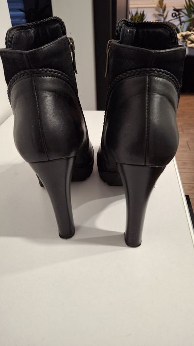 Czarne skórzane botki Robson