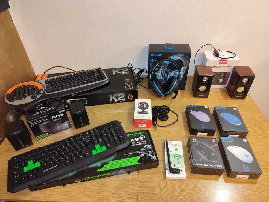 Gamingowy komputer (akwarium) M.2 NVMe, dyski 2.5TB, 10 rdzeni, grafika 8GB, 48GB RAM+ewentualnie monitor i akcesoria