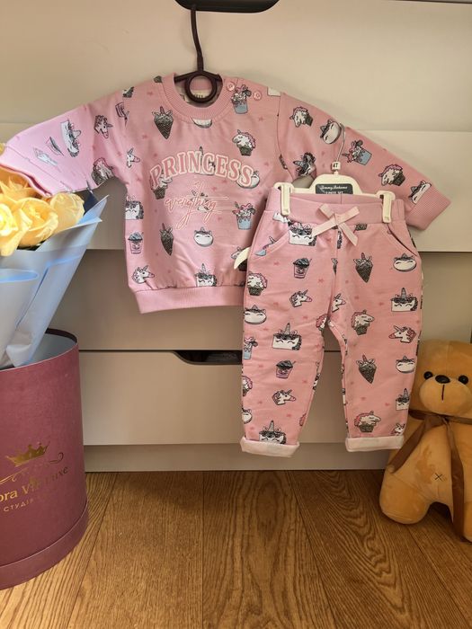 Новий рожевий костюмчик на дівчинку